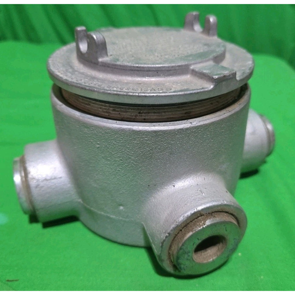 GUJT59 CROUSE HINDS 1-1/2" Conduit Electrical Box W/Cover Explosion /Fire Proof