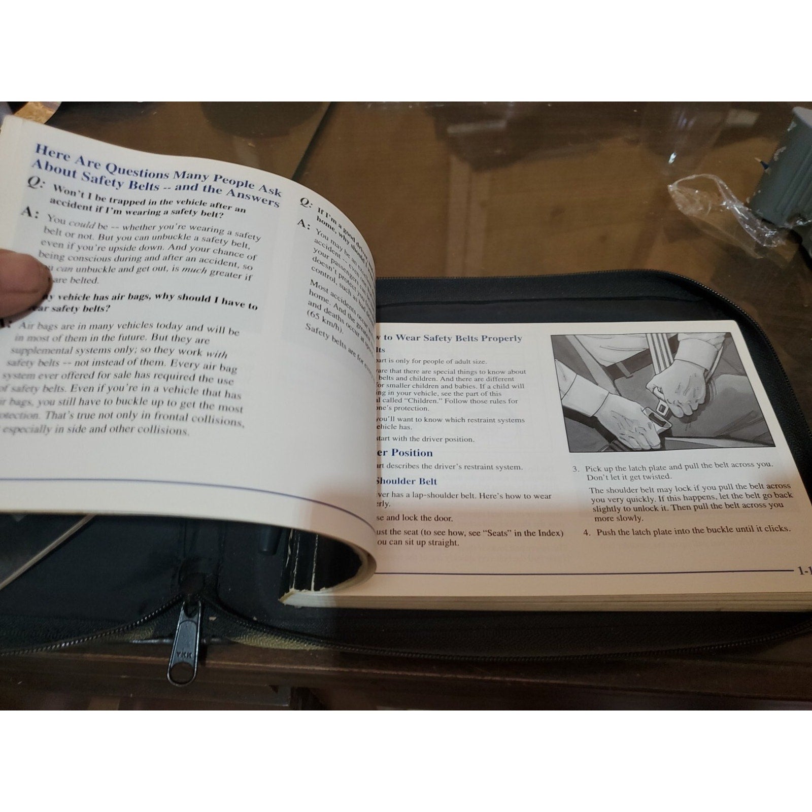 1998 CADILLAC CATERA OWNERS MANUAL SET W/ LEATHER CASE & PEN