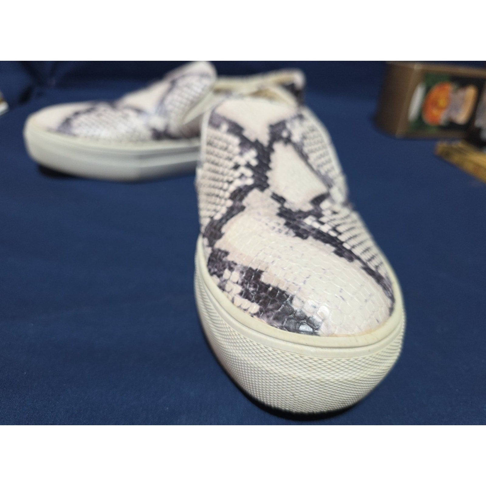 Steve Madden Shoes Womens Size 8M Snake Print Slip On Platform Casual Gills-C