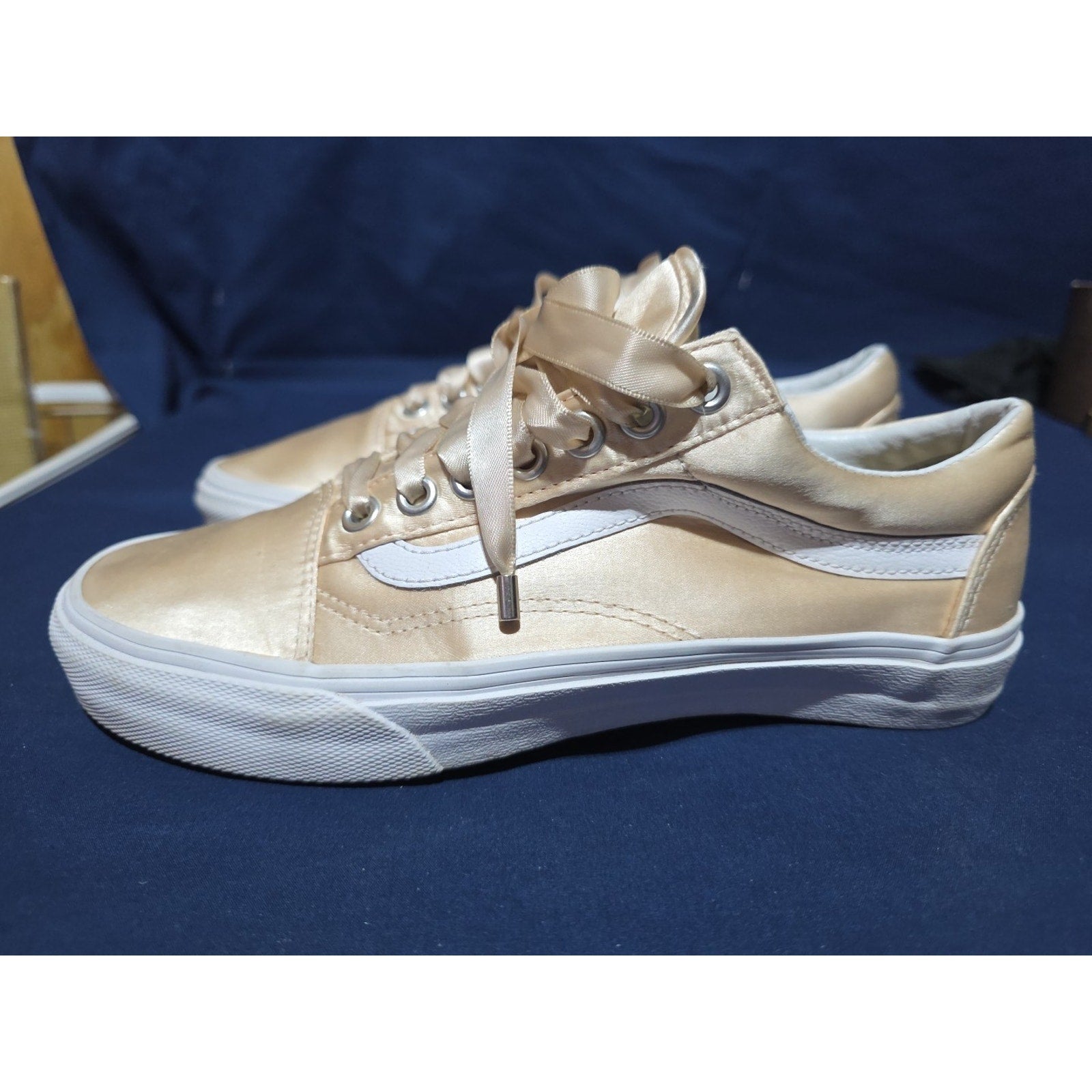 Vans Womens sz 8 Shoes Orange Peach Satin Skate Athletic Satin Lace Up Sneakers