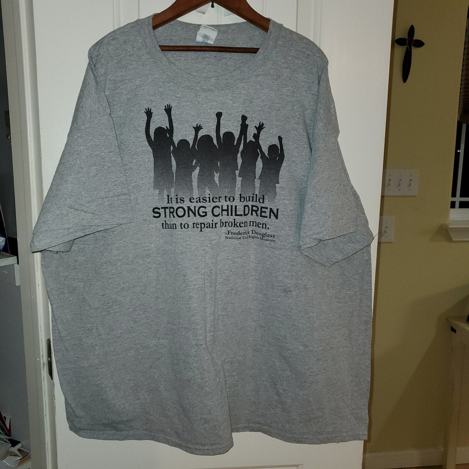 Build Strong Children T-Shirt Women's 2XL Life