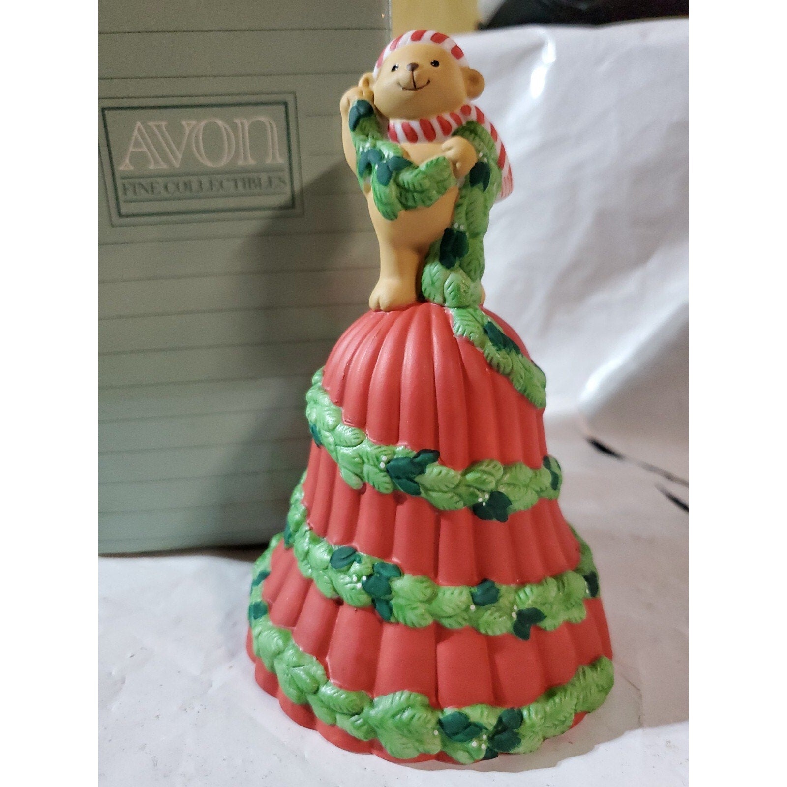 VTG Avon 1991 Porcelain Christmas Bell, Garland of Greetings. Bear handle NIB