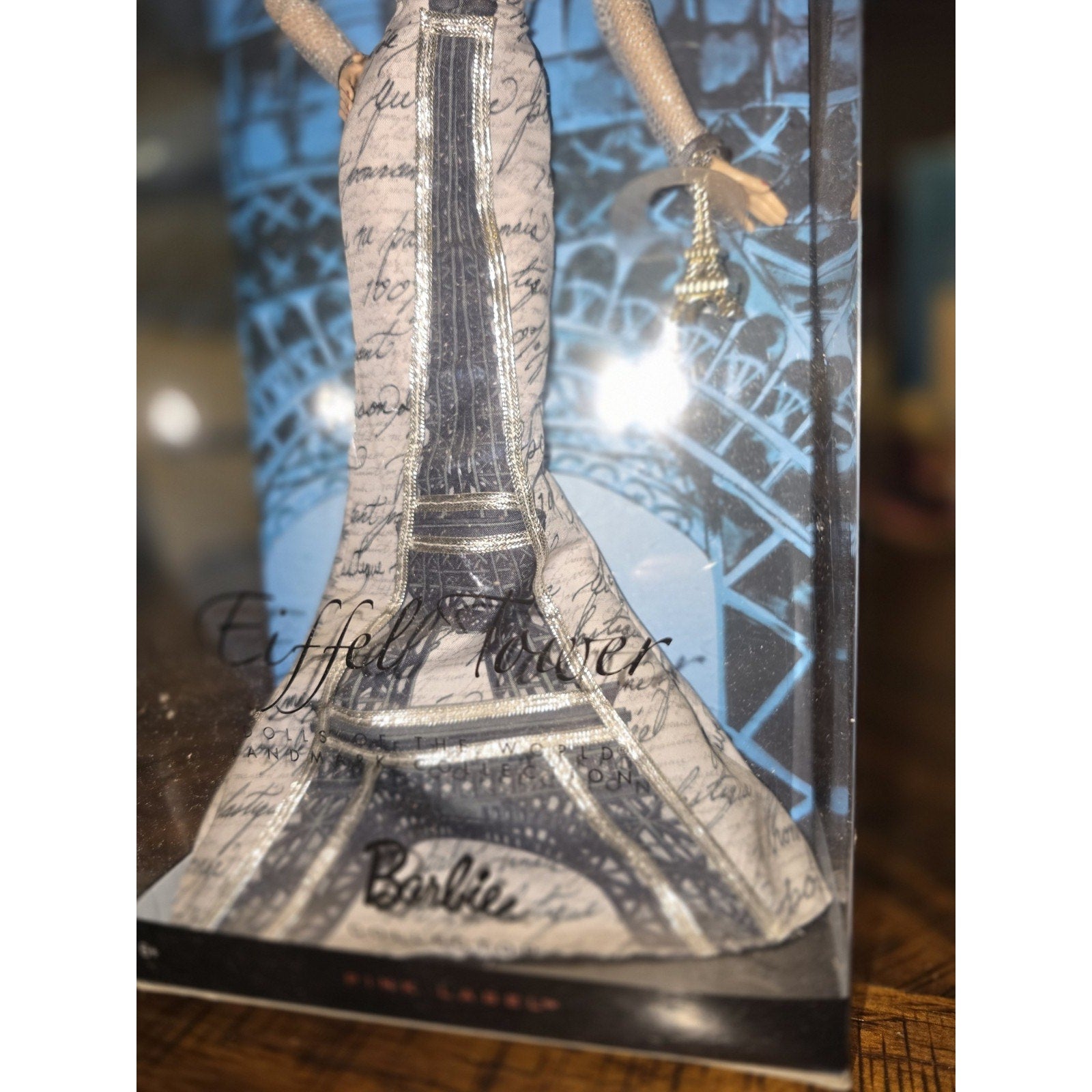 2009 Eiffel Tower Barbie Doll of the World Landmark Collection T3771 Pink Label