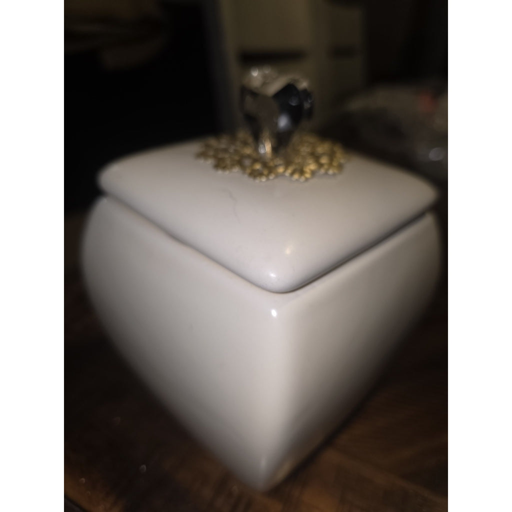 Trinket Jar With Lid......A Mother's Love Is The Heart of A Family