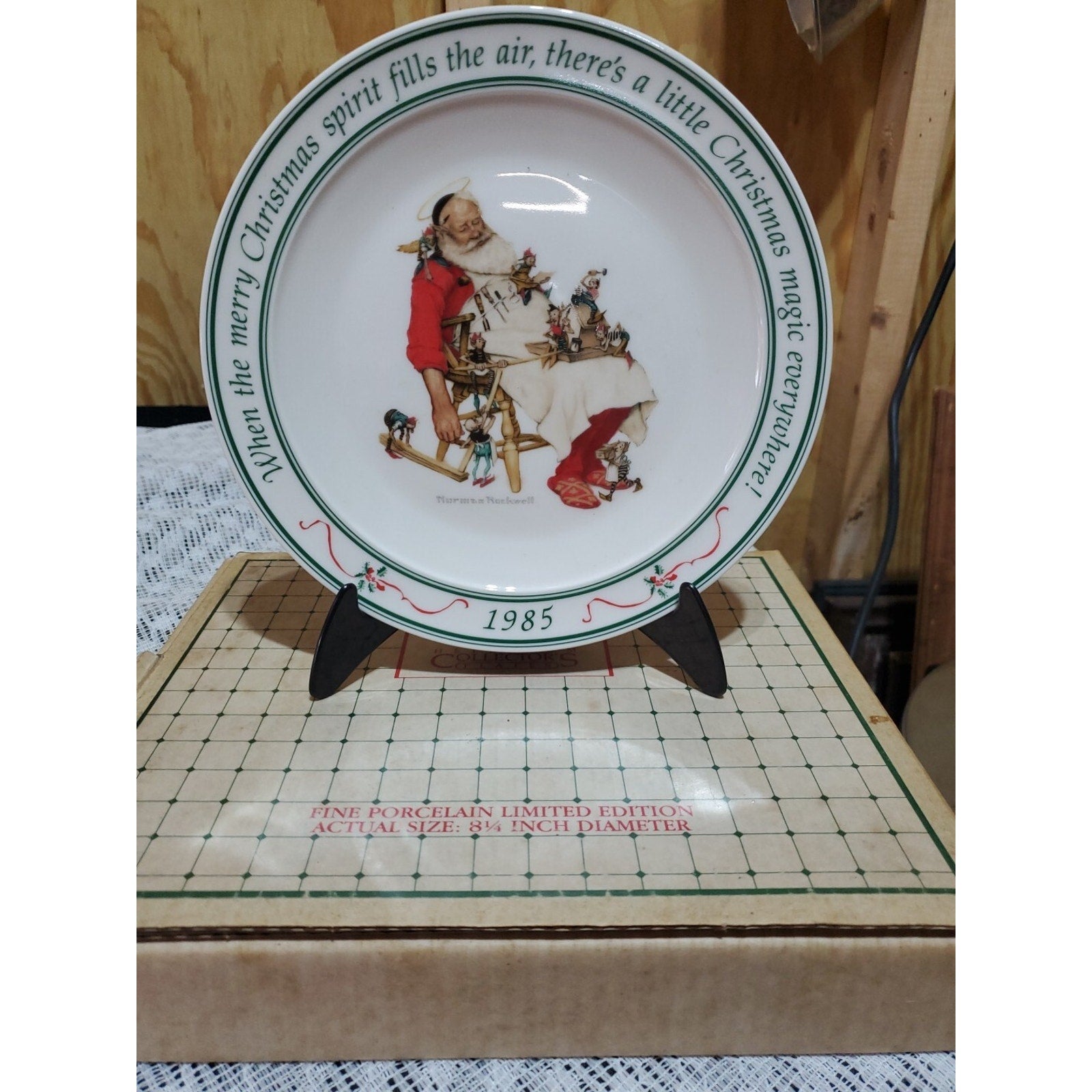 Hallmark Norman Rockwell Chritmas 1985 Santa And His Helpers Collector Plate