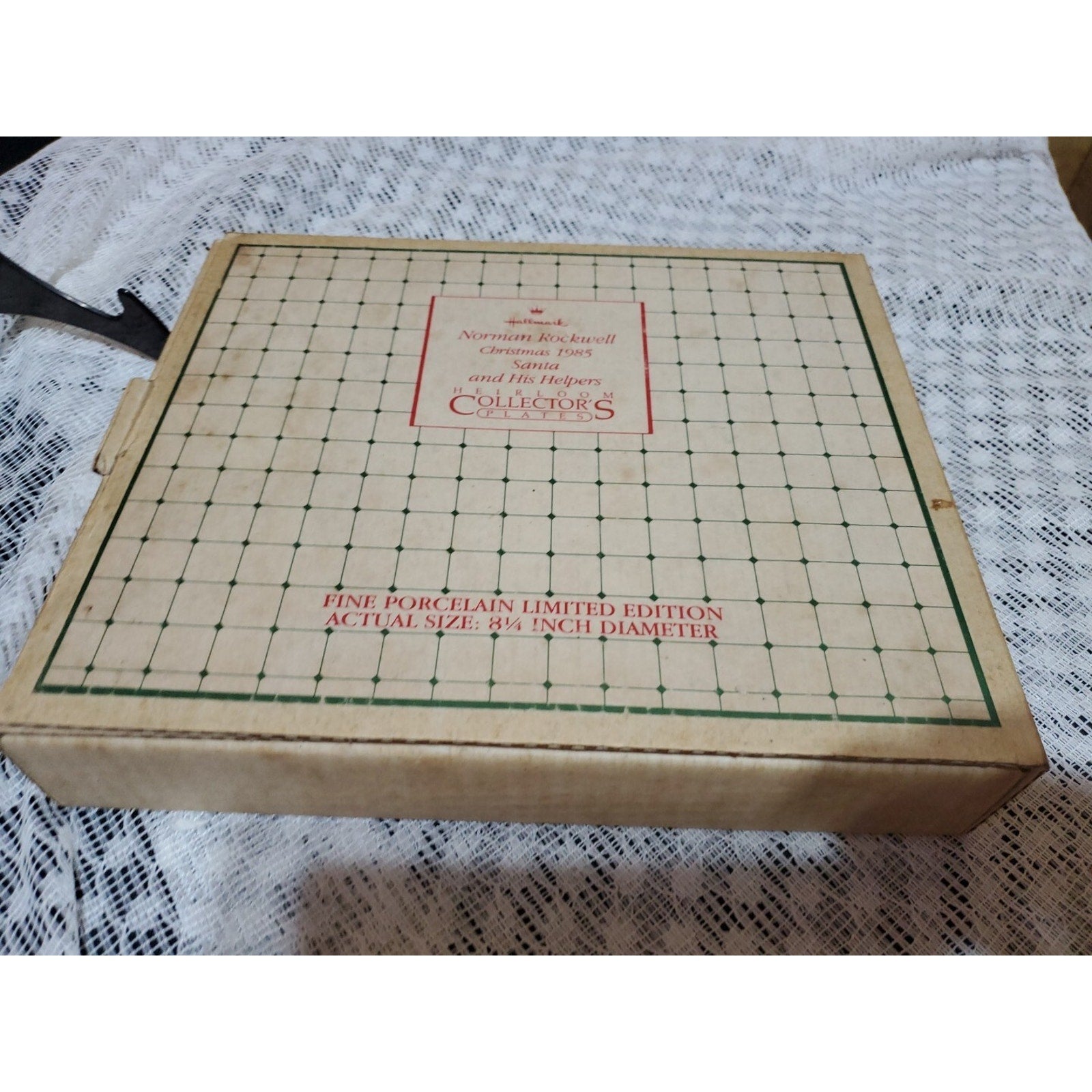 Hallmark Norman Rockwell Chritmas 1985 Santa And His Helpers Collector Plate