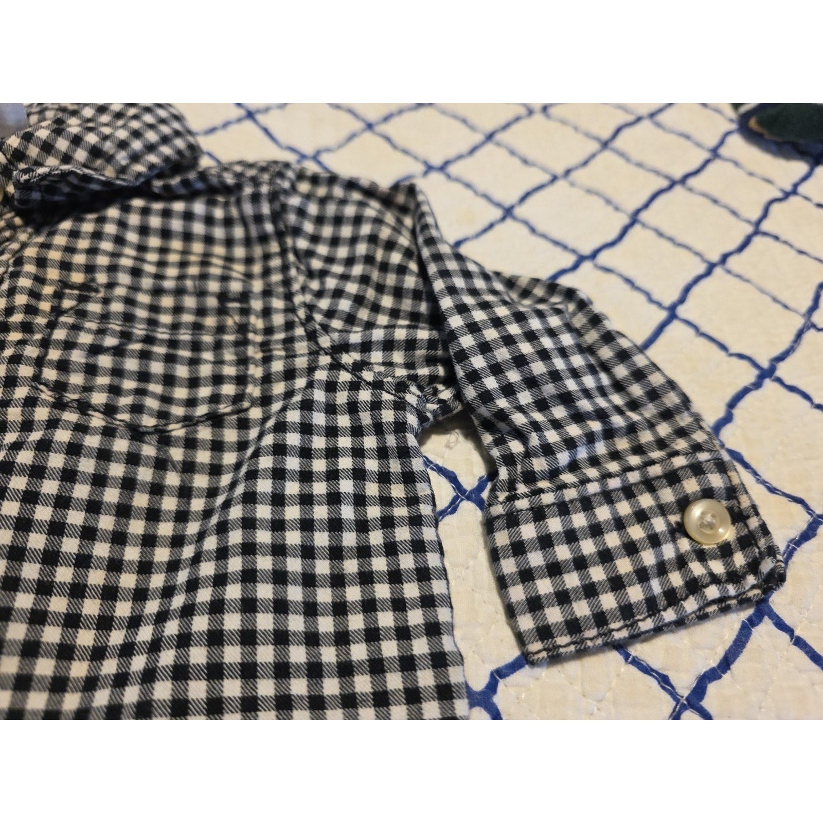 Carters Boys Size 3 Months Black & White CheckPlaid Button Up Long Sleeve Shirt