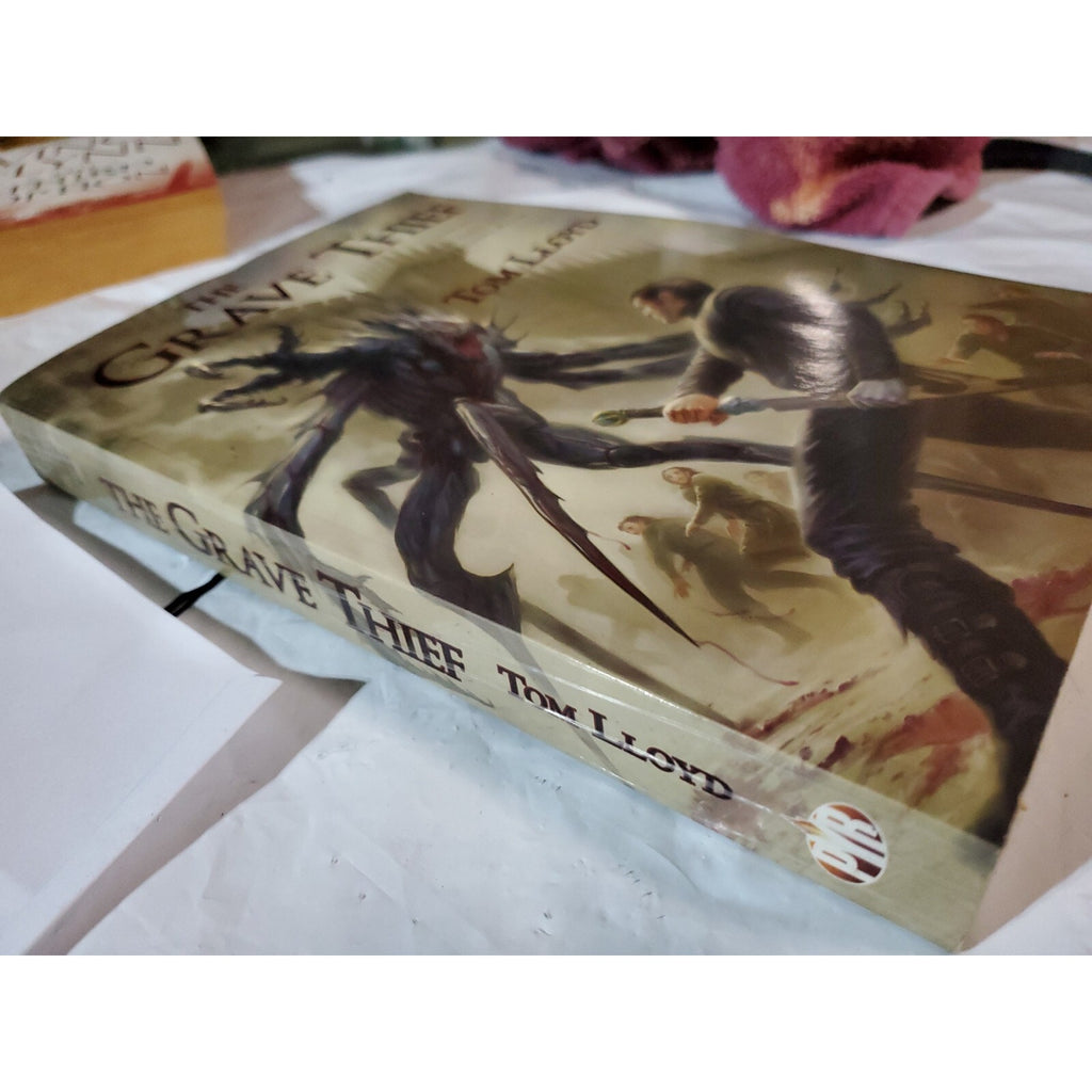 Twilight Reign Ser.: The Grave Thief by Tom Lloyd (2009, Trade Paperback)