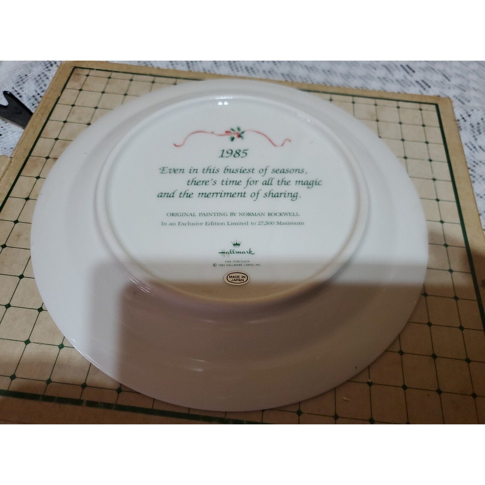 Hallmark Norman Rockwell Chritmas 1985 Santa And His Helpers Collector Plate