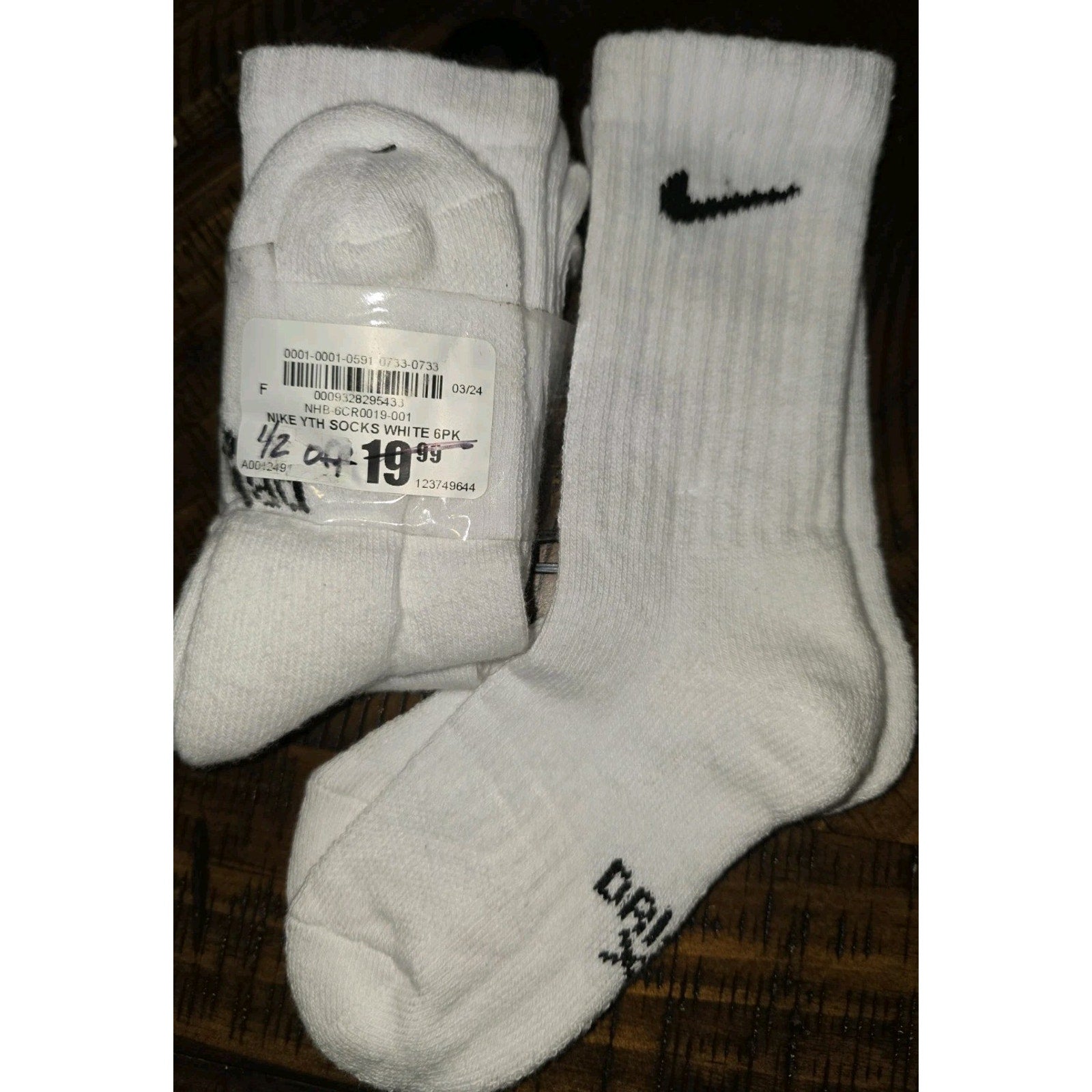 NIKE Kids Unisex Cushioned Crew Socks 3 Pairs White, YTH Shoe Size 10c-3y