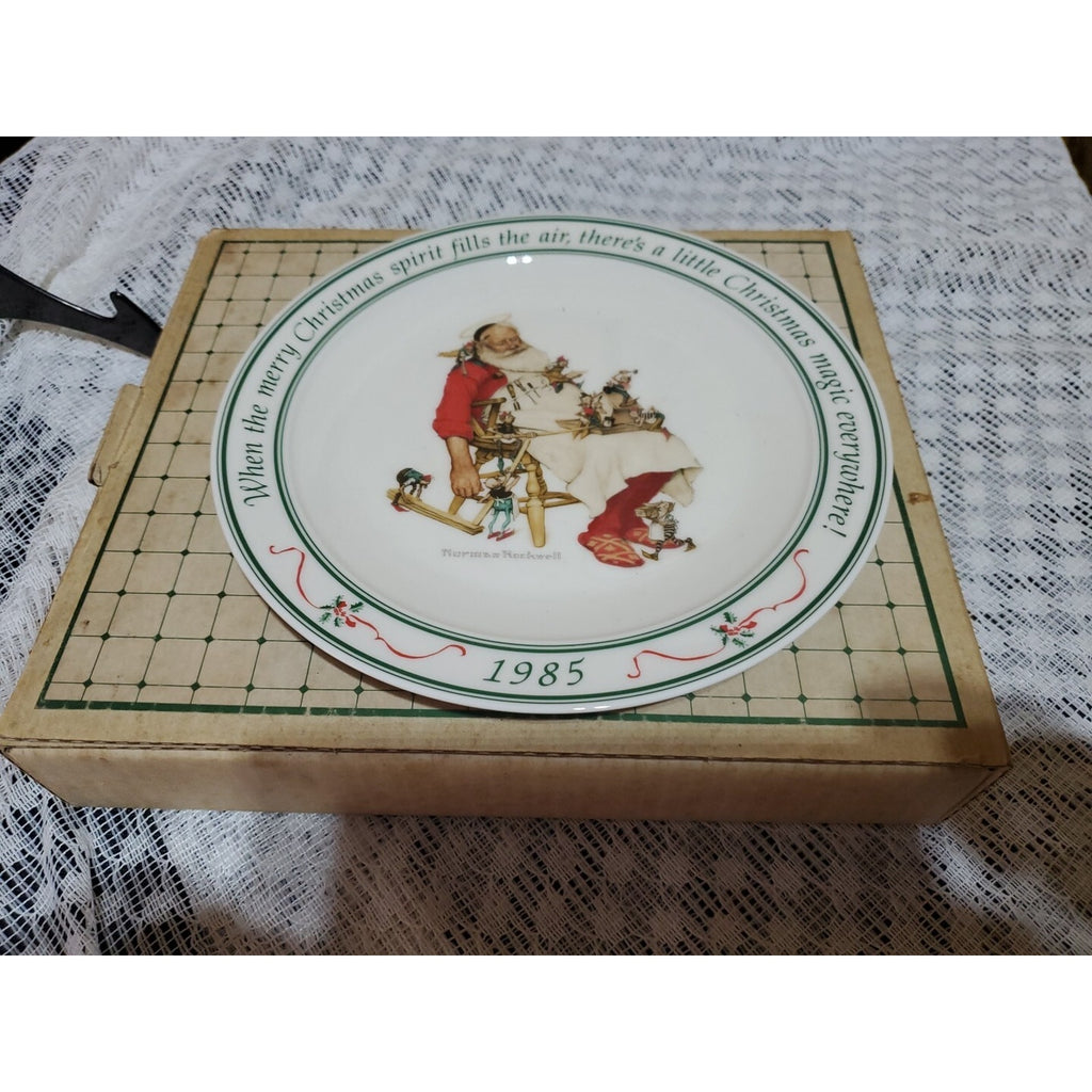 Hallmark Norman Rockwell Chritmas 1985 Santa And His Helpers Collector Plate