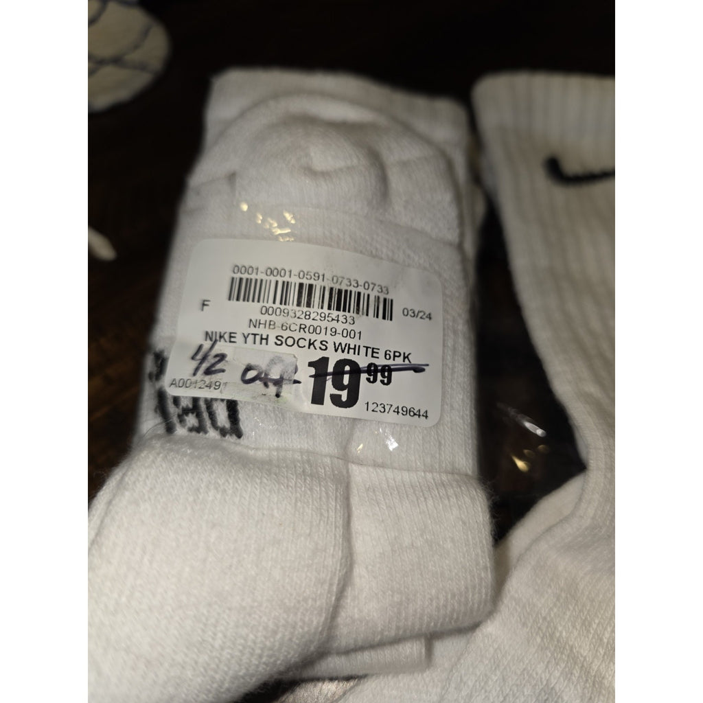NIKE Kids Unisex Cushioned Crew Socks 3 Pairs White, YTH Shoe Size 10c-3y