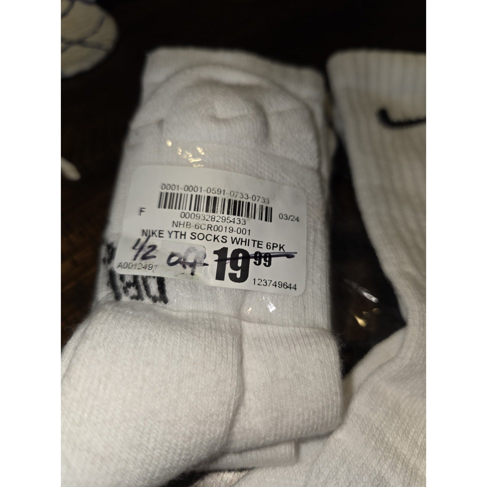 NIKE Kids Unisex Cushioned Crew Socks 3 Pairs White, YTH Shoe Size 10c-3y