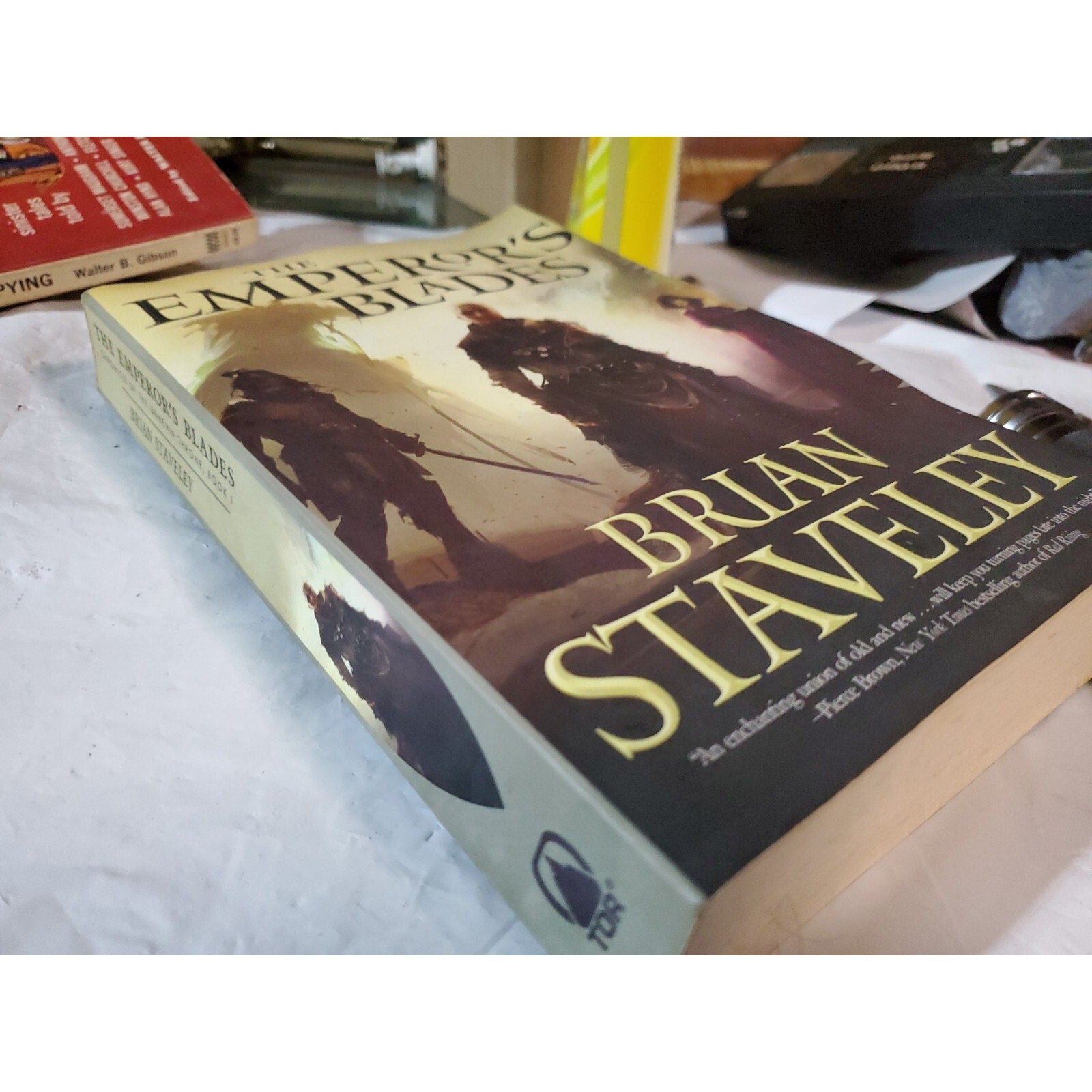 Chronicle of the Unhewn Throne Ser.: The Emperor's Blades : Chronicle of the...